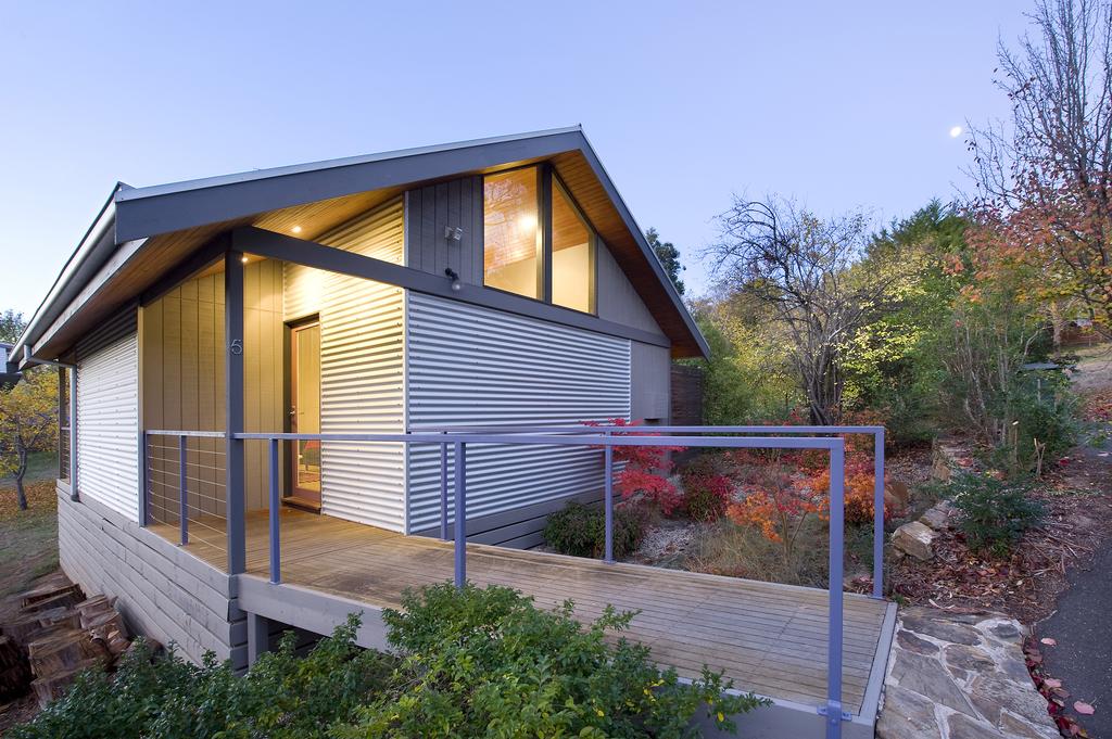 Hepburn VIC New Castle Holiday