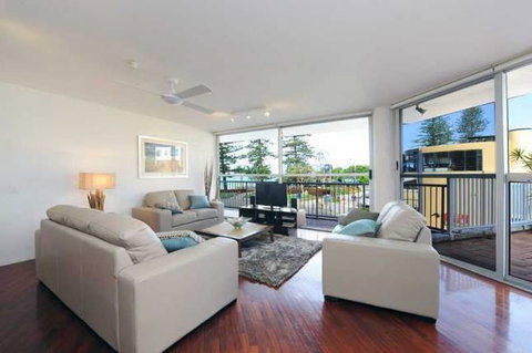 Syrenuse Apartments - New Castle Holiday 1