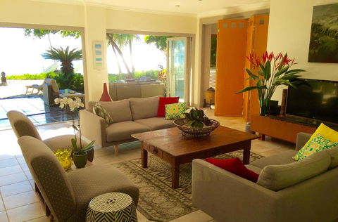 Tali Oak Beach House - New Castle Holiday 1