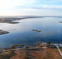 Tall Pines Beach House at Mount Dutton Bay part of Coffin Bay waterways - New Castle Holiday