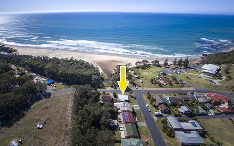 Tallowood Beachfront Cottage - New Castle Holiday 1