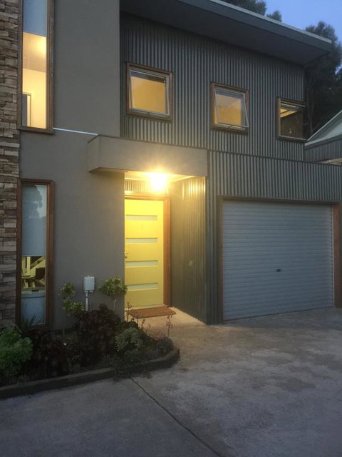 Tangles - New Castle Holiday 0