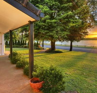 Tara Downs on Lake Albert - New Castle Holiday