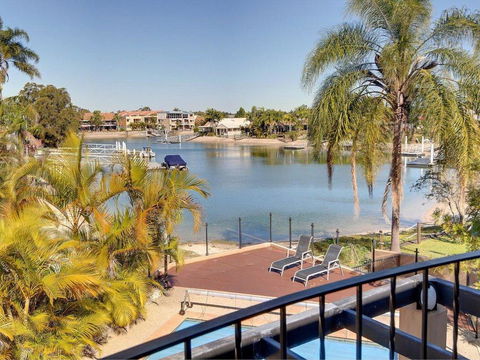 Tarcoola 41 - 5 BDRM Canal Home With Pool - New Castle Holiday 3