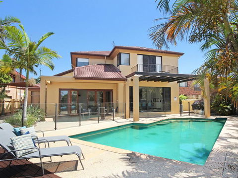 Tarcoola 41 - 5 BDRM Canal Home With Pool - New Castle Holiday 0