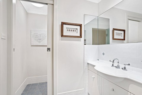 Tareebin Road, 2/26 - New Castle Holiday 1