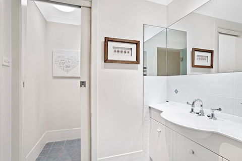 Tareebin Road, 2/26 - New Castle Holiday 1