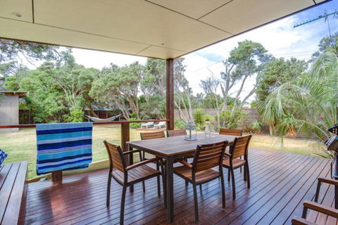 Tasman Surf House - So Close To The Beach - New Castle Holiday 1
