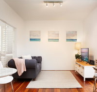 Tasteful Apartment With Balcony In Cammeray - New Castle Holiday