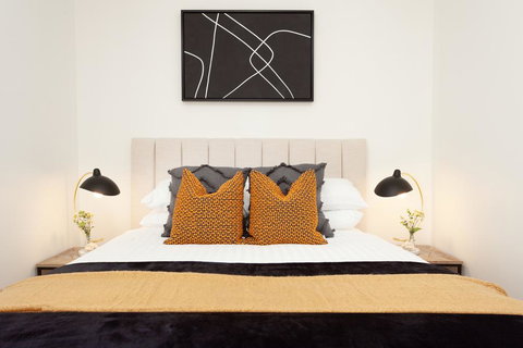 Tasteful Modern Studio 2.3Km From City Centre - New Castle Holiday 1