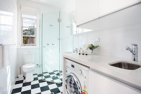 Tasteful Modern Studio 2.3Km From City Centre - New Castle Holiday 2