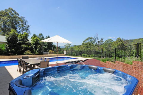 Tatiara - Spacious Family Friendly Home! - New Castle Holiday 3