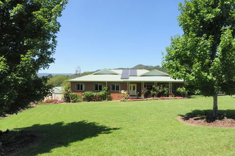 Tatiara - Spacious Family Friendly Home! - New Castle Holiday 1