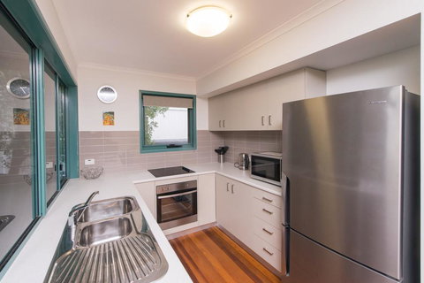 Tchoomooroo - New Castle Holiday 1