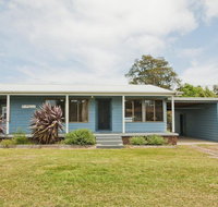 Tea Tree Cottage - great yard for pets and kids - New Castle Holiday