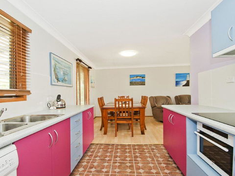 Tea Tree Cottage - Great Yard For Pets And Kids - New Castle Holiday 1
