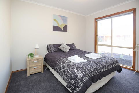 Tee Off Milura - New Castle Holiday 2