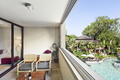 Temple 304 Modern Spacious Palm Cove Resort - New Castle Holiday 1