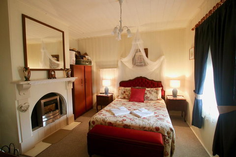 Tenterfield Historic C1895 Cottage - New Castle Holiday 2