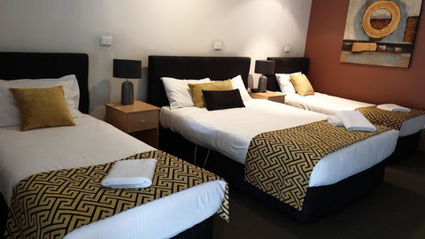 Tenterfield Tavern And Motor Inn - New Castle Holiday 1