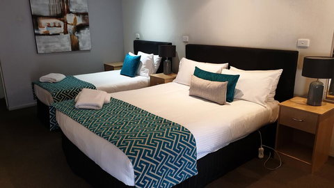 Tenterfield Tavern And Motor Inn - New Castle Holiday 3