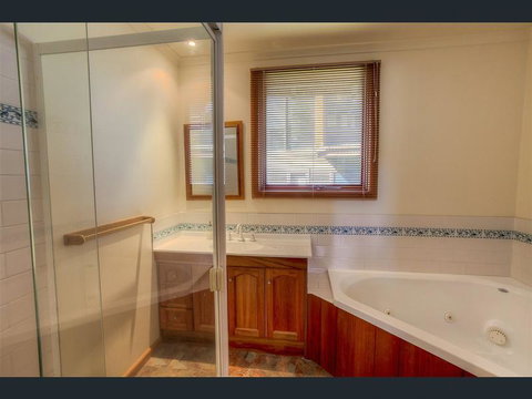 Tetleys - New Castle Holiday 1