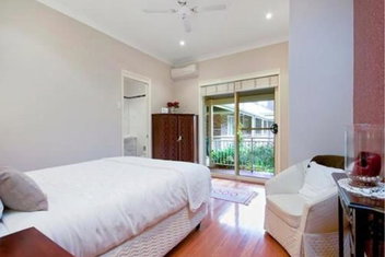 The Acreage Luxury B&B And Guesthouse with New Castle Holiday