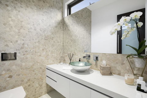 The Aston - New Castle Holiday 3