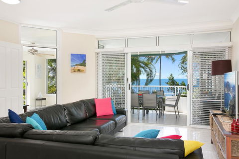 The Beach House 3BR Waterfront Apartment, Own WIFI - New Castle Holiday 2