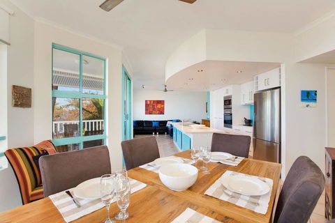The Beach Shack 3BR Waterfront Resort, Own WIFI - New Castle Holiday 2