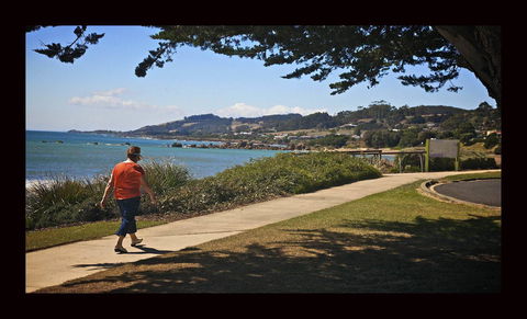 Penguin Beachfront Apartments - New Castle Holiday 6