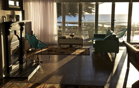 Penguin Beachfront Apartments - New Castle Holiday 0