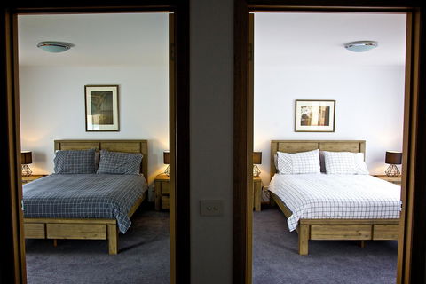 Penguin Beachfront Apartments - New Castle Holiday 26