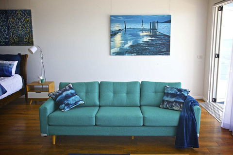 Penguin Beachfront Apartments - New Castle Holiday 12