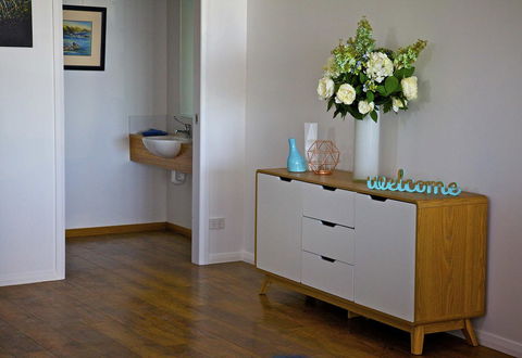 Penguin Beachfront Apartments - New Castle Holiday 11