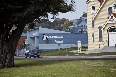 Penguin Beachfront Apartments - New Castle Holiday 19