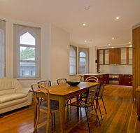 Roxburgh House Apartments - New Castle Holiday
