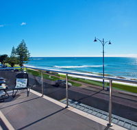 Penguin Waterfront Escape - New Castle Holiday