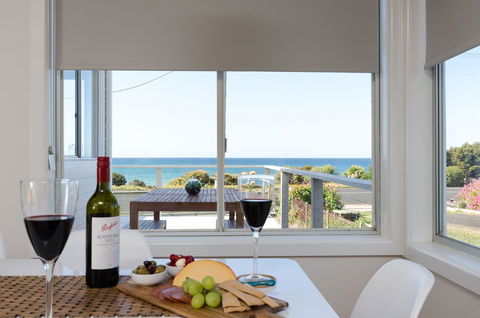 Penguin Beach House - New Castle Holiday 10