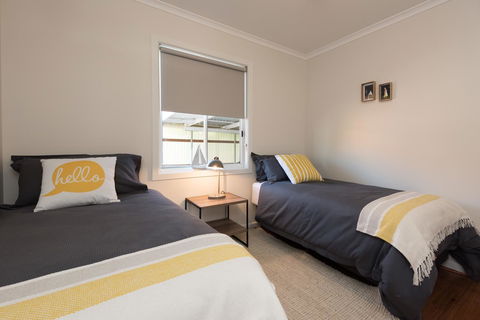 Penguin Beach House - New Castle Holiday 4