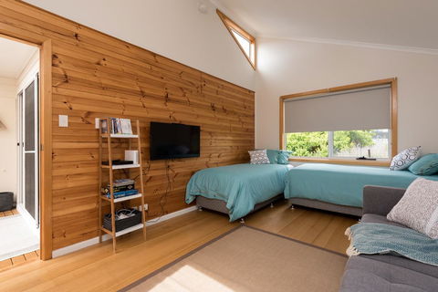 Penguin Beach House - New Castle Holiday 5