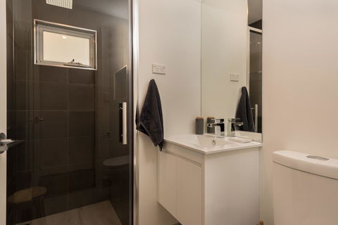 Penguin Beach House - New Castle Holiday 3