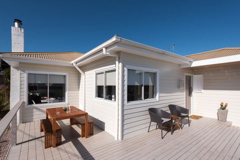 Penguin Beach House - New Castle Holiday 6