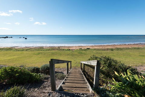 Penguin Beach House - New Castle Holiday 19