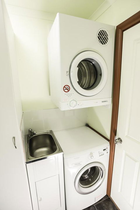 Larus Waterfront Cottage - New Castle Holiday 11