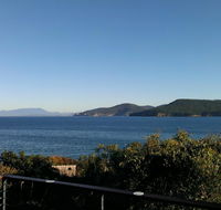 Larus Waterfront Cottage - New Castle Holiday