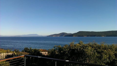 Larus Waterfront Cottage - New Castle Holiday 0