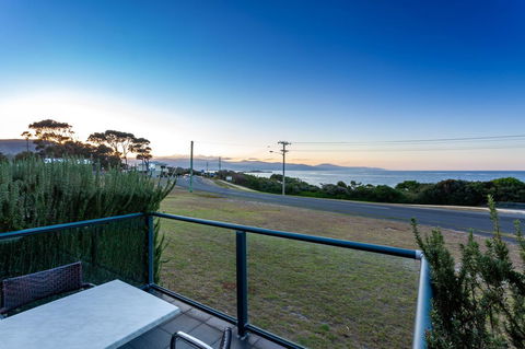 Beachfront Bicheno - New Castle Holiday 10