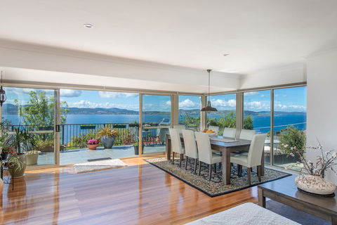 Sunrise On The Bay - New Castle Holiday 0