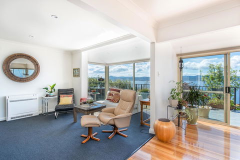 Sunrise On The Bay - New Castle Holiday 8